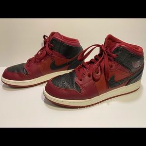 Air Jordan Retro Mid GS Team Red Black